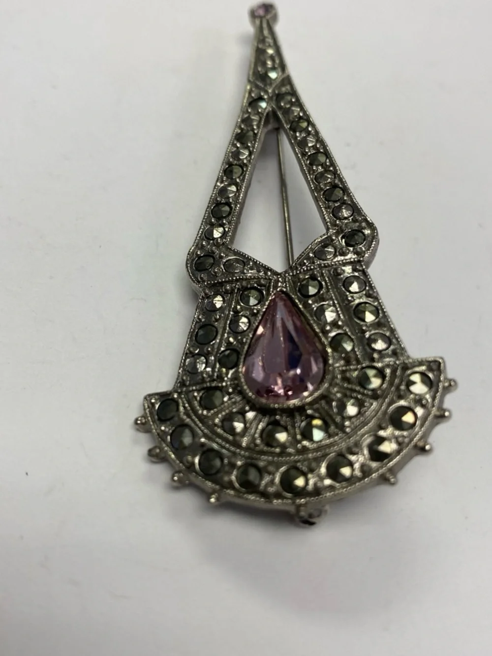 Vintage-Inspired Silver Tone Brooch with Pink Teardrop Crystal